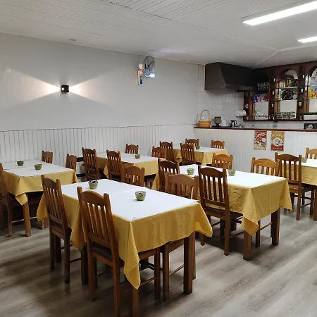 阿威尼达布拉格斯商业酒店 2*