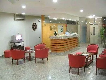 阿威尼达布拉格斯商业酒店
